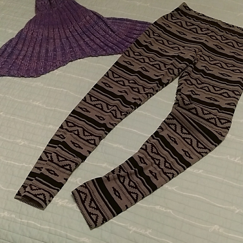 Black and grey aztec leggings.